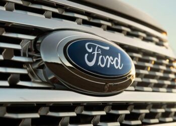 EU amplía investigación sobre 708,000 vehículos Ford con fallos en el motor