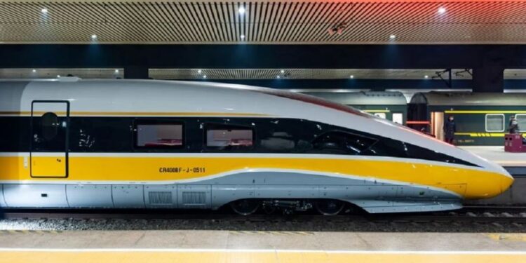 El tren más rápido del mundo ya supera los 450 km/h y quiere superar la velocidad de los aviones