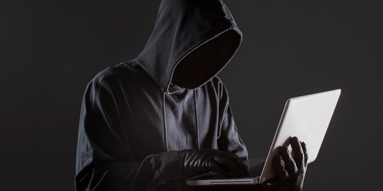 Un hacker desvela los cinco errores que cometes con tu móvil que le permiten hackearlo en segundos