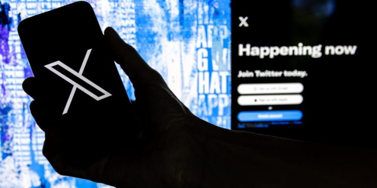 X (antes Twitter) da fallos y no permite abrir enlaces externos a sus usuarios