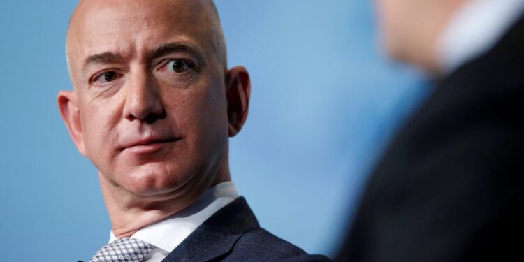 Jeff Bezos vende 2,000 mdd en acciones de Amazon