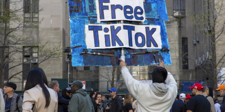 Comisión Europea amenaza con suspender TikTok en España y Francia por riesgo de adicción