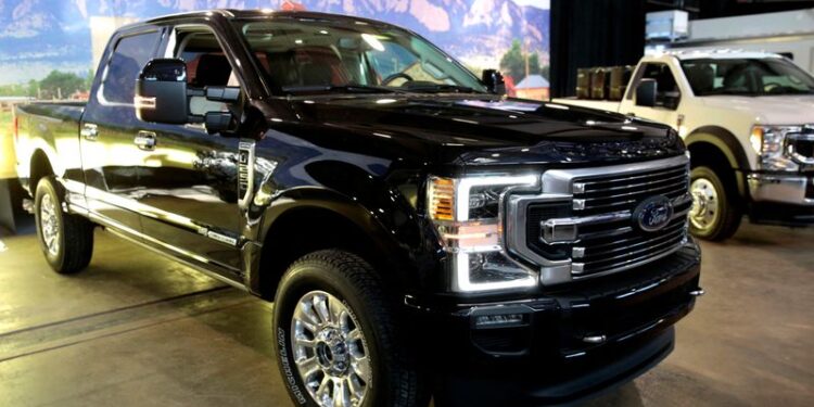 Ganancias de GM y Ford podrían verse afectadas por baja demanda de autos eléctricos