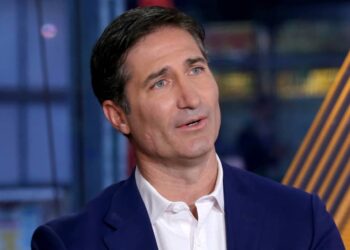 Starbucks nombra a Brian Niccol como director ejecutivo en reemplazo de Narasimhan