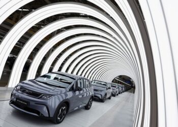 Fabricante chino de vehículos eléctricos BYD aumenta su beneficio neto a pesar de descuentos
