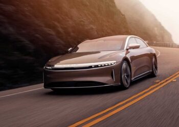 Lucid obtiene 1,500 mdd en financiación antes del lanzamiento de su nuevo SUV eléctrico