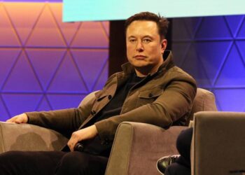 Académicos de la Royal Society británica piden expulsar a Elon Musk por su ‘mala conducta’