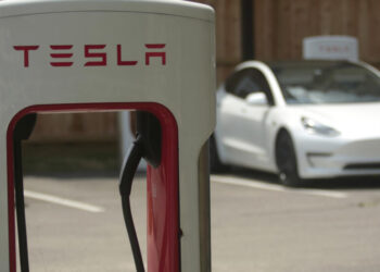 Panasonic Energy acelera producción de baterías de alto rendimiento para autos eléctricos de Tesla