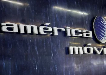 América Móvil y Telefónica exploran alianza en venta de activos de WOM