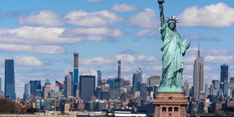 Nueva York es la ciudad con más centimillonarios en el mundo, según clasificación