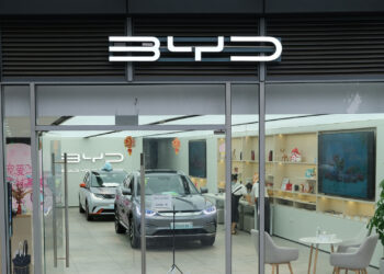 Beneficio neto de BYD aumenta un 11.5% y sus ingresos superan a los de Tesla por primera vez