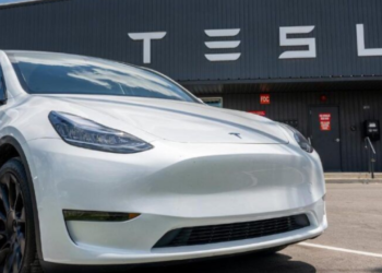 EU investiga software de conducción autónoma de Tesla en 2.4 millones de autos tras accidentes