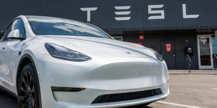 EU investiga software de conducción autónoma de Tesla en 2.4 millones de autos tras accidentes