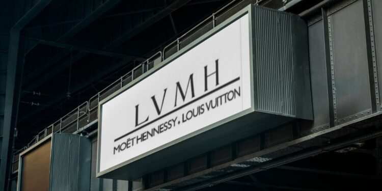 Ingresos de la cadena de bienes de lujo LVMH caen 2% a septiembre