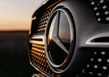 Mercedes-Benz multada por discriminación y acoso en Brasil