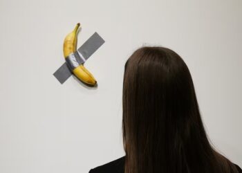 Plátano pegado a la pared que dividió al mundo del arte, sale a subasta por 1 mdd
