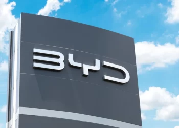 BYD reclama por aranceles de la UE mientras expande su cadena de suministro europea