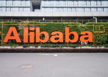 Alibaba pagará 433.5 mdd para resolver demanda de accionistas por reclamos de monopolio