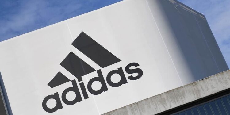 Ingresos de Adidas crecen 7% en el tercer trimestre