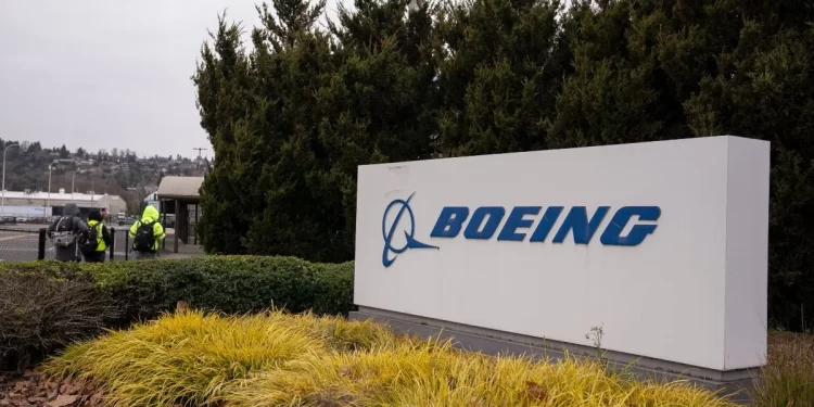 Acciones de Boeing caen después de que los trabajadores rechazaron la última oferta