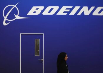 Boeing vende su unidad de vigilancia de defensa en un esfuerzo por mejorar su calificación crediticia