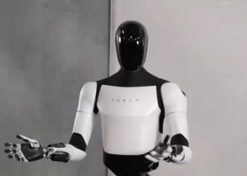 Tesla usó humanos para manejar sus robots Optimus durante el evento de lanzamiento