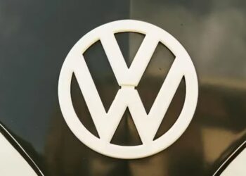 VW anuncia un desplome del beneficio mientras reinicia la negociación para cerrar plantas