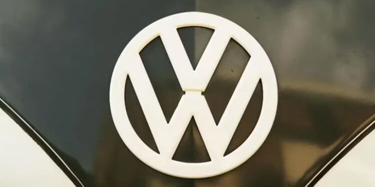 VW anuncia un desplome del beneficio mientras reinicia la negociación para cerrar plantas