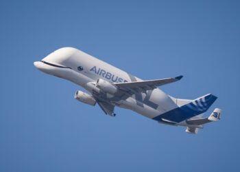 Airbus planea un recorte de hasta 2,500 empleos en su área de defensa y espacio