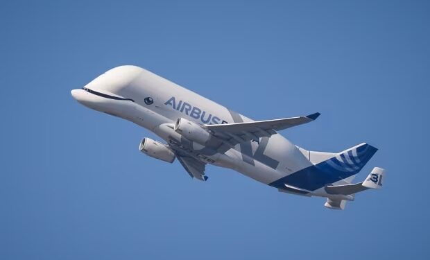 Airbus planea un recorte de hasta 2,500 empleos en su área de defensa y espacio
