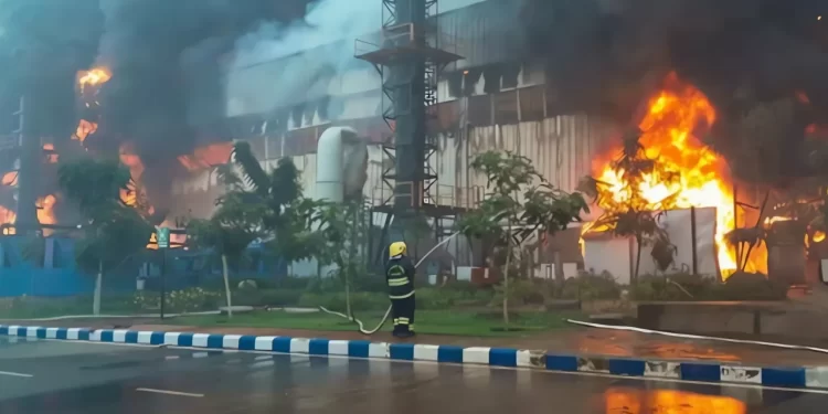 Tata Electronics, el fabricante indio de Apple, reinicia parcialmente operaciones tras incendio