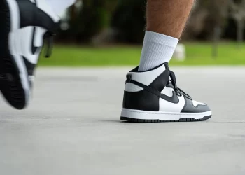 Nike sufre una caída del 8% en la bolsa tras retirar previsiones anuales; retrasan su día del inversor