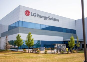 LGES ajusta su perspectiva para 2025 después que baja demanda de EVs impactara en ganancias
