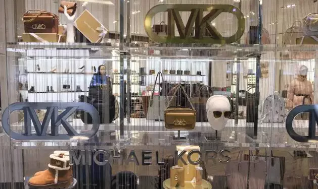 Bloqueada la fusión de US$8,500 millones entre Tapestry y el holding dueño de Versace