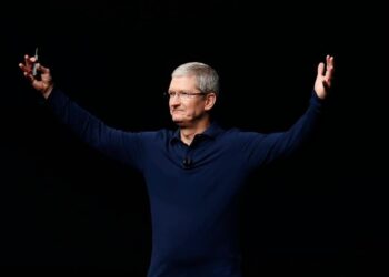 El otro trabajo de Tim Cook, el CEO de Apple: sacar a Nike de la crisis