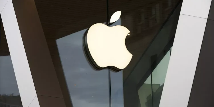 Tim Cook afirma que Apple “no podría hacer lo que hace” sin sus socios chinos
