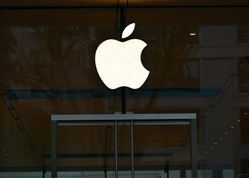 UE abandona investigación contra Apple por normas de ebooks ante retiro de la denuncia