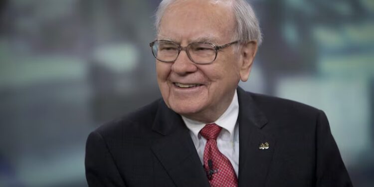 Warren Buffett invierte en Domino’s y la industria de piscinas