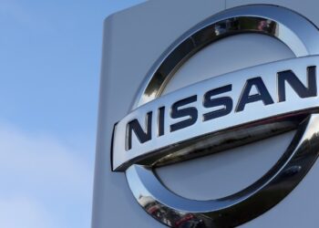Nissan recortará 9,000 empleos y reducirá producción por debilidad de ventas