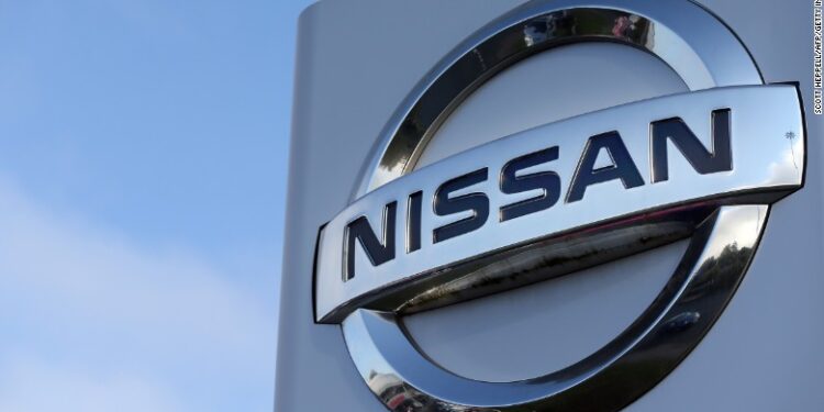 Nissan recortará 9,000 empleos y reducirá producción por debilidad de ventas
