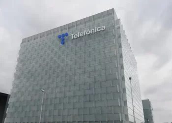 La empresa española Telefónica gana €989 millones hasta septiembre