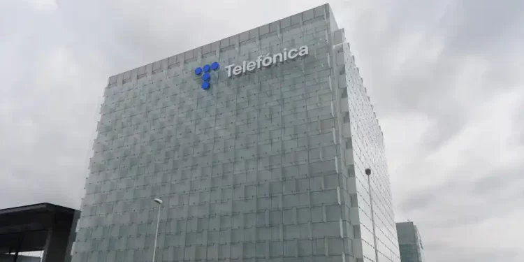 La empresa española Telefónica gana €989 millones hasta septiembre