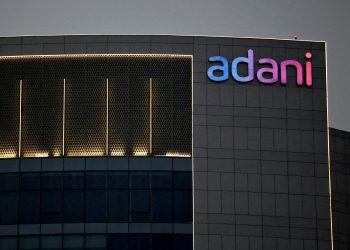 Acciones de Adani Group caen tras decisión de Total Energies de parar aportaciones