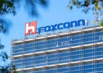 Foxconn prevé fuerte demanda de servidores de IA y retrasa su objetivo de vehículos eléctricos