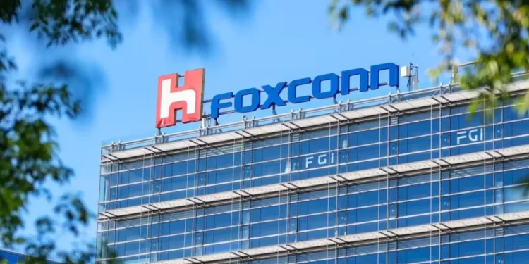 Foxconn prevé fuerte demanda de servidores de IA y retrasa su objetivo de vehículos eléctricos