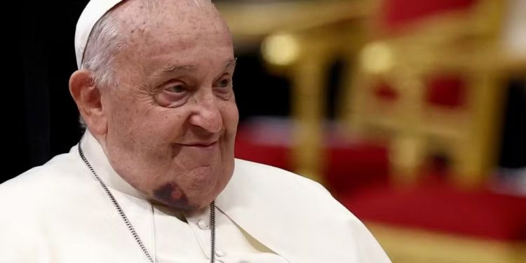 El papa desea que las puertas de Notre Dame acojan a todos con generosidad y libertad