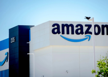 Amazon probará un material diseñado por IA para eliminar el carbono de centros de datos
