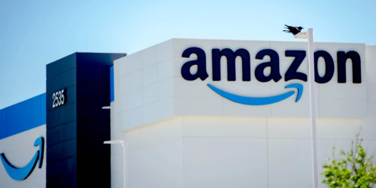 Amazon probará un material diseñado por IA para eliminar el carbono de centros de datos