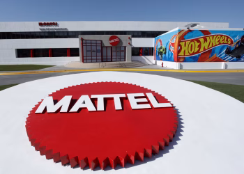Mattel enfrenta demanda por incluir enlace pornográfico en muñecas de ‘Wicked’