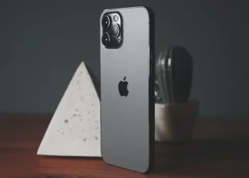 Apple se acerca a adoptar chips Bluetooth y Wi-Fi propios para iPhone y hogares inteligentes: informe